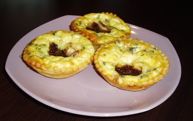 Tartelettes feuilletées aux figues et roquefort