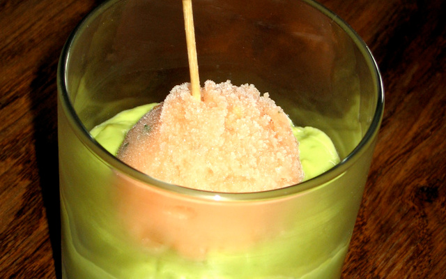Sorbet à la tomate sur guacamole