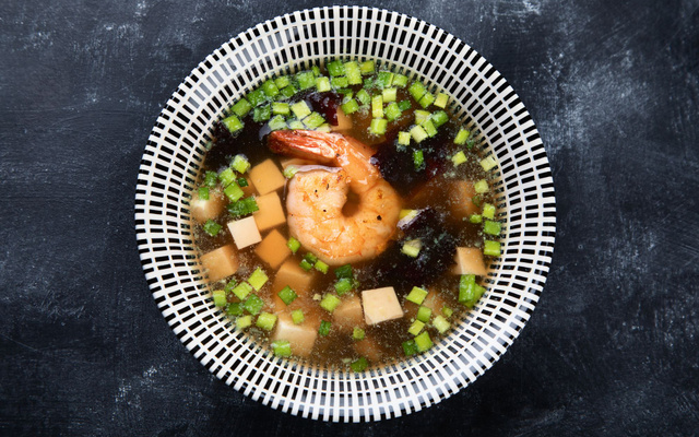 Soupe miso au tofu et champignons