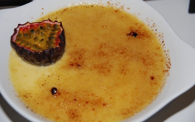 Crème brûlée au lait de coco et fruit de la passion