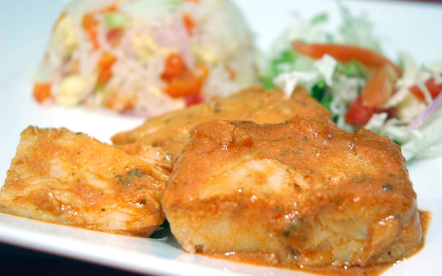 Poisson à la sauce tomate et ananas