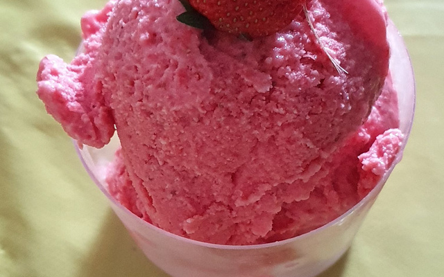 Glace à la fraise maison
