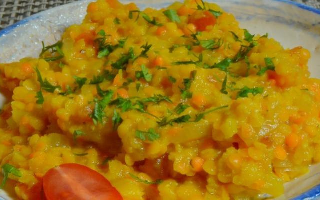 Dahl de lentilles roses ou petit curry végétarien