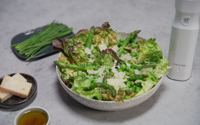 Salade toute verte aux asperges et petits pois