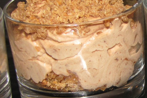 Verrines mousse au nutella sur lit de macarons