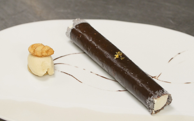 Le cigare croustillant au tabac de havane, crème mousseline Cognac XO