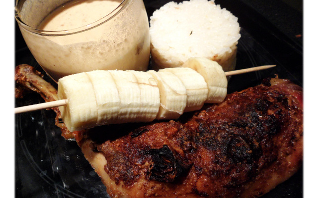Poulet aux cacahuètes et aux bananes