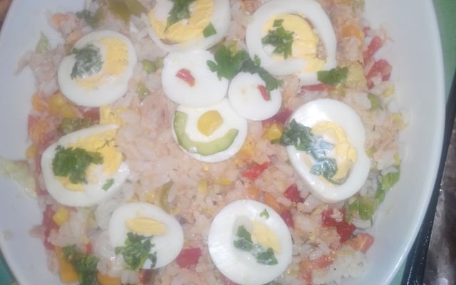 Salade de riz pour buffet froid