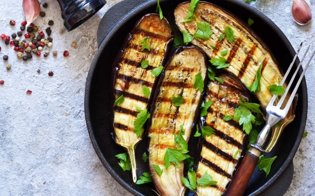 Aubergines grillées au barbecue