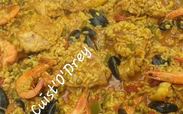 Paëlla aux gambas et aux calamars