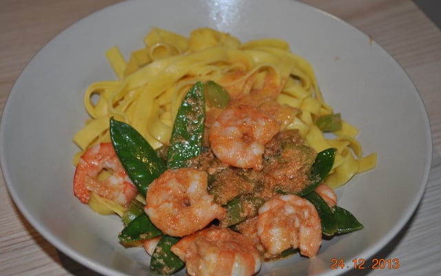 Tagliatelles aux scampis et mange-tout