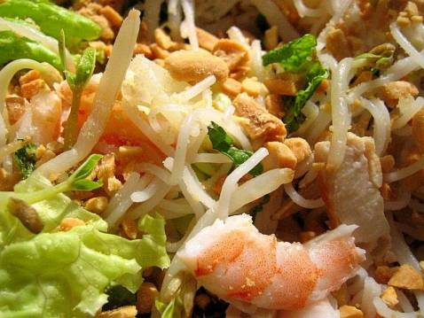 Salade comme un rouleau de printemps