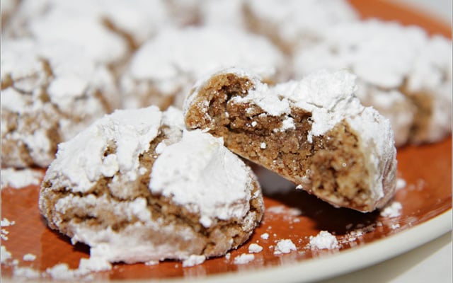 Gheriba aux graines de sésame et aux amandes