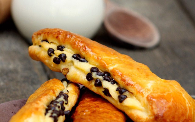 Brioches Suisse à la crème pâtissière et aux pépites de chocolat