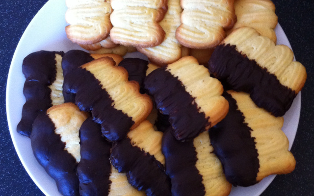 Sablés viennois en habit de chocolat blanc