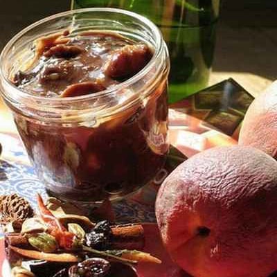 Confiture de pêches jaunes, entre tajines, pastillas et pâtisseries orientales.