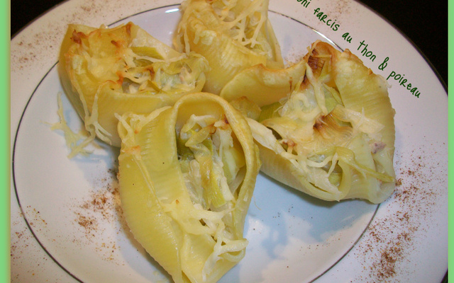 Lumaconi farcis au thon & poireau