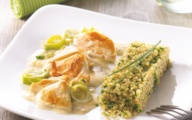 Poulet et poireaux sauce moutarde, quinoa aux herbes