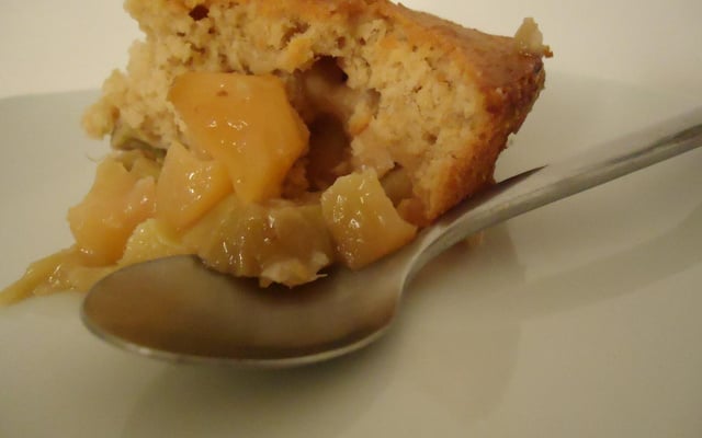 Cobbler pommes et rhubarbe au beurre de cacahuètes