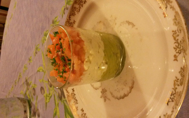 Verrine avocat-saumon-boursin