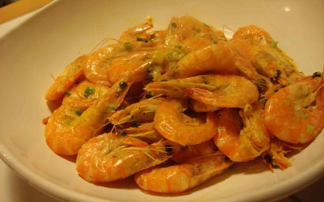 Crevettes flambées au pastis