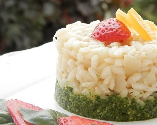 Risotto au pesto de basilic et gorgonzola et carpaccio de fraises