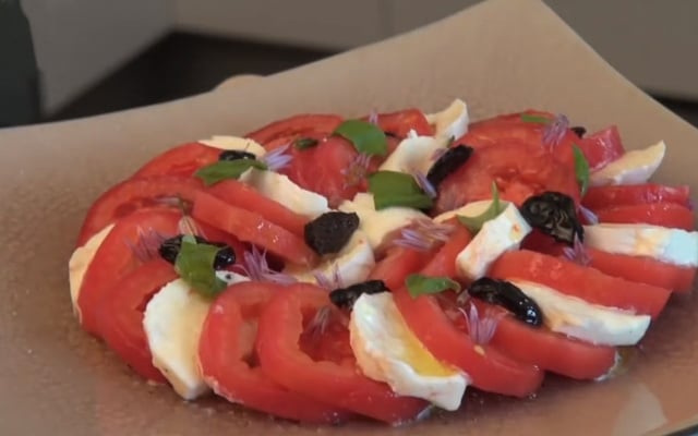 Tomates mozzarella au parfum de basilic