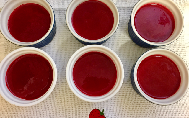 Panna cotta au coulis de fraises