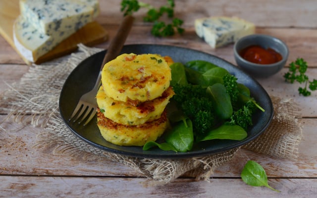 Galette de polenta à la fourme d'Ambert et au speck