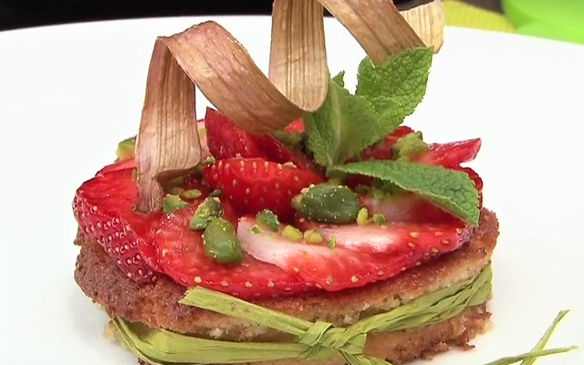 Tartelettes aux fraises à et la rhubarbe