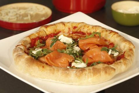 Pizza au saumon de Norvège fumé et mozzarella
