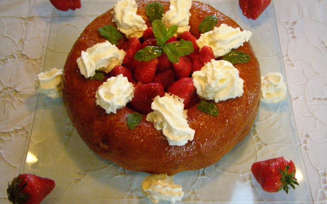 La finesse exquise du baba aux fraises