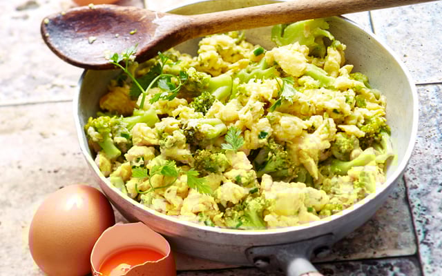 Œufs brouillés au brocoli