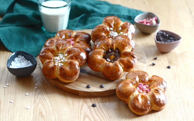 Petites brioches en forme de fleurs