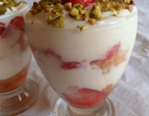 Délice de fraises aux petits suisses, tiramisu