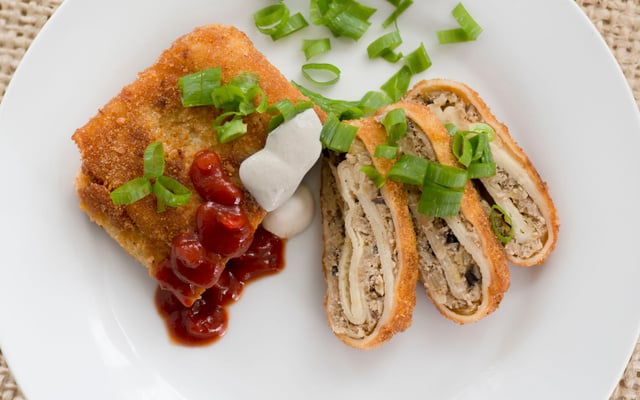 Roulés panés au poulet et olives noires simples et rapides