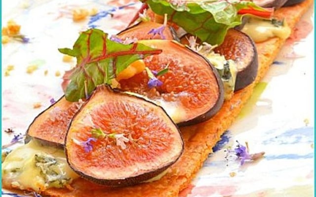 Tarte fine figues et Fourme d'Ambert