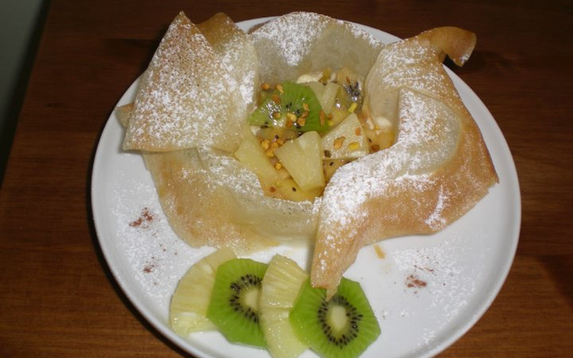 Feuille de brick en corolle et ses fruits frais sur son lit de mascarpone