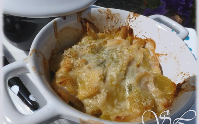 Cassolette poireaux-poulet sauce à la moutarde maison