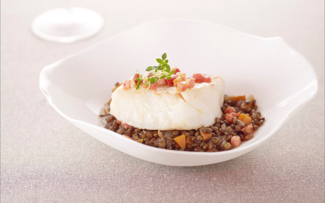 Cœur de cabillaud Skrei de Norvège meunière, lentilles vertes à la cannelle