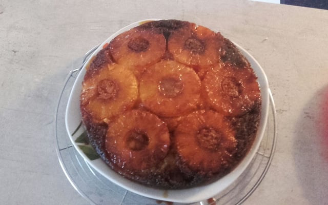 Gâteau renversé des îles