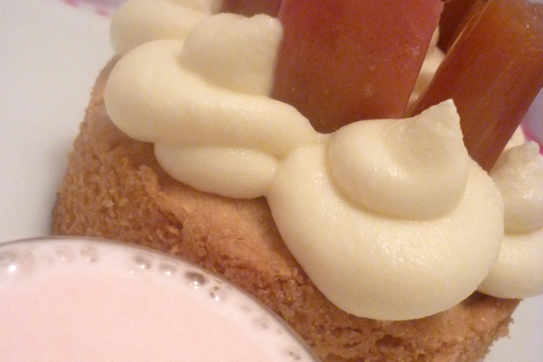 Tarte à la rhubarbe chichiteuse