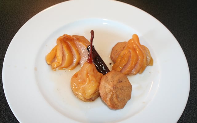 Poires aux épices et biscuits sablés