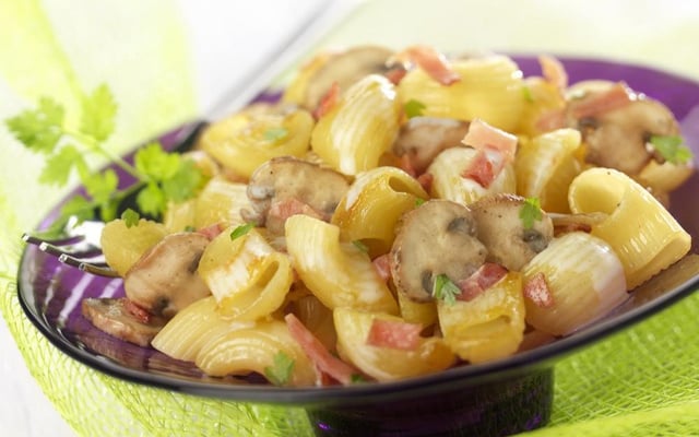 Coquillettes à Poêler de Panzani aux champignons et allumettes de bacon