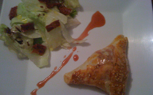 Feuilleté de chèvre chaud au miel et son sirop à la bière