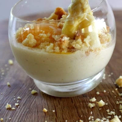 Panna cotta d'asperges, crumble au parmesan & œuf mollet