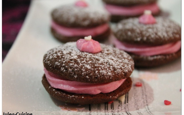 Whoopies au chocolat et crème à la rose