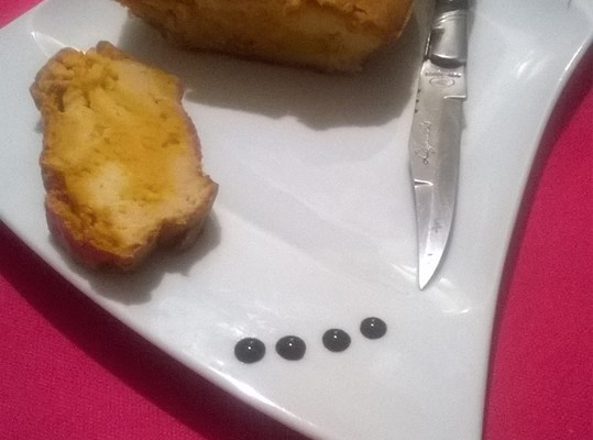 Le cake marbré salé au safran, poisson et carotte