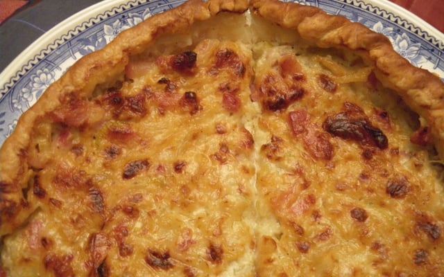 Tourte à l'oignon et crème faîche