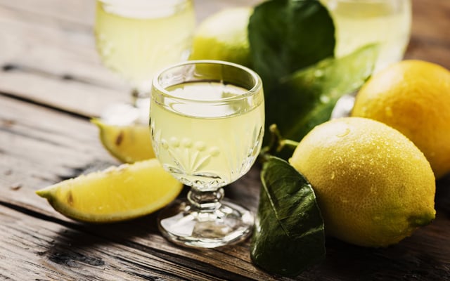 Véritable limoncello (recette de ma grand mère italienne bien entendu ! )